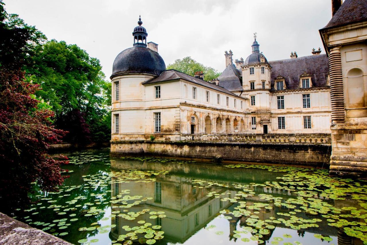 Auprès du Château Tanlay Exterior foto